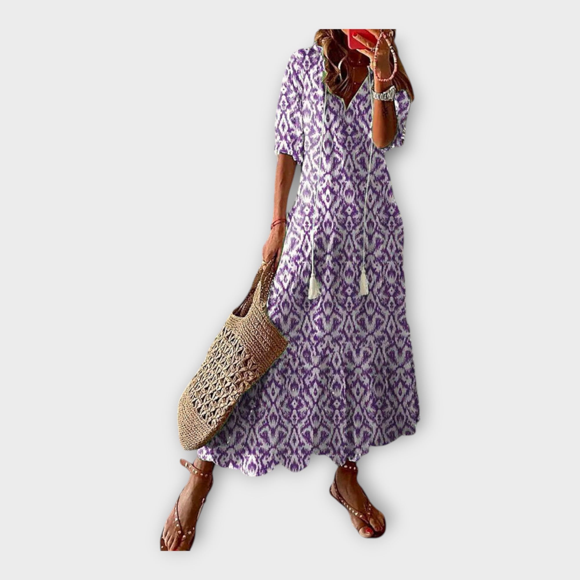 Vestido Vintage com Bordado e Decote em V