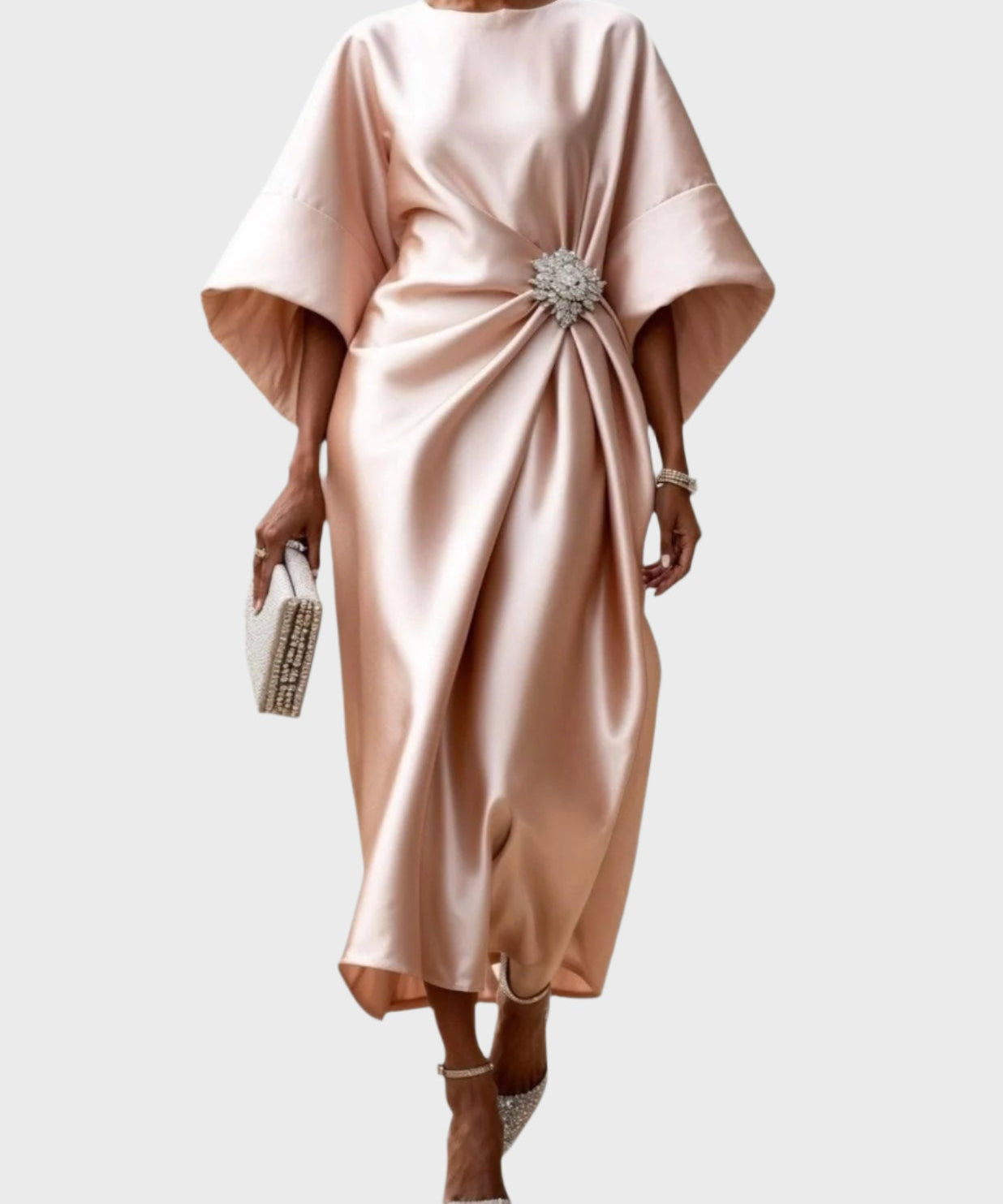 Vestido de Cetim com Pregas Laterais e Fivela Decorativa