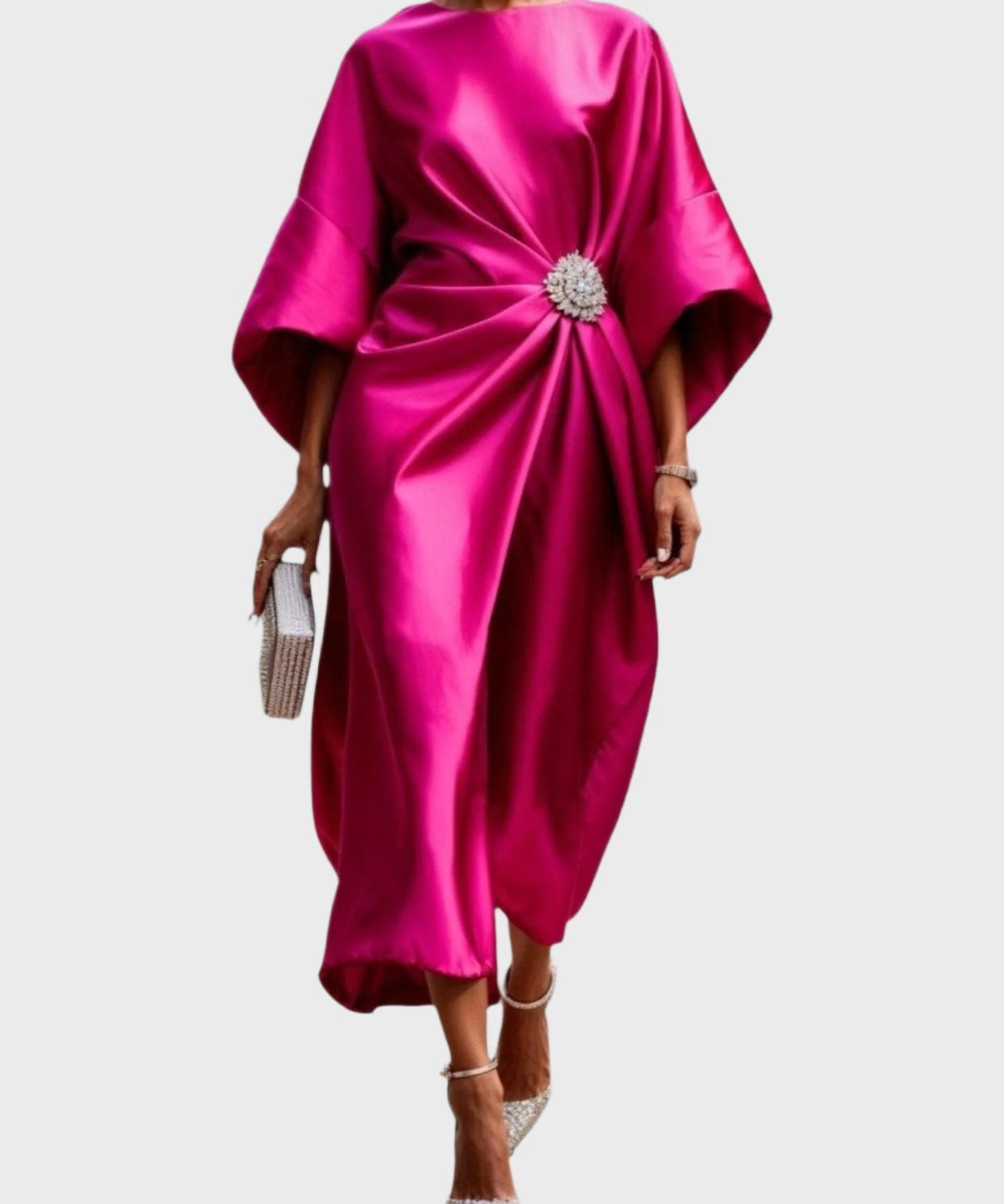 Vestido de Cetim com Pregas Laterais e Fivela Decorativa