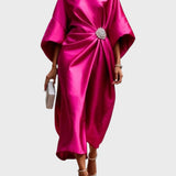 Vestido de Cetim com Pregas Laterais e Fivela Decorativa