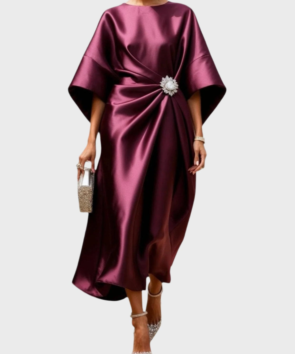 Vestido de Cetim com Pregas Laterais e Fivela Decorativa