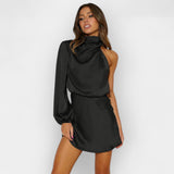 Vestido de Cetim com Design Assimétrico