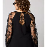 Beatriz - Vestido Floral em Renda