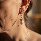 Brincos Vintage de Pérola com Fios Dourados