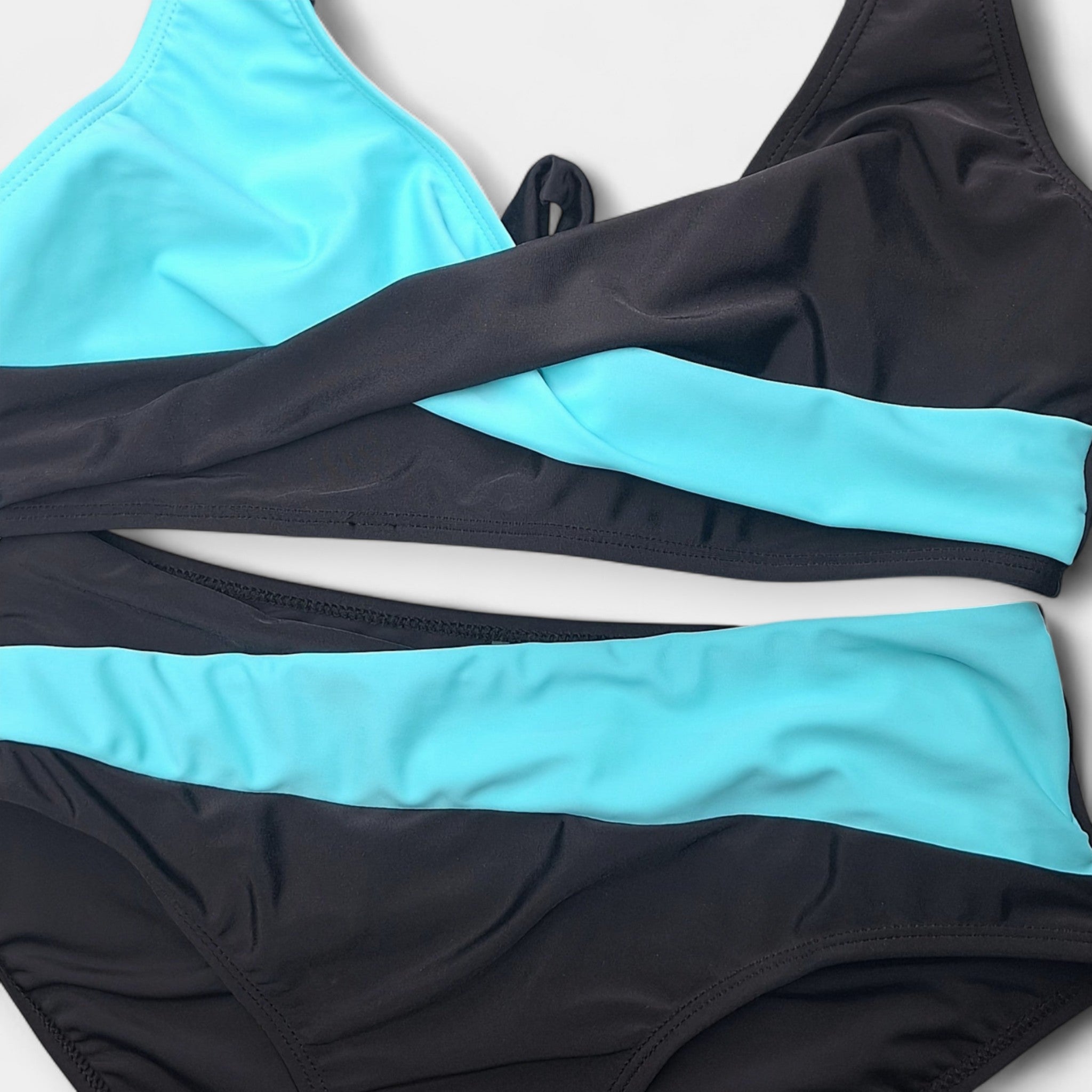 Biquíni com Decote Cruzado