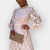 Vestido Romântico com Detalhes de Renda