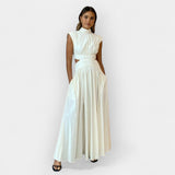 Vestido Estiloso com Recortes