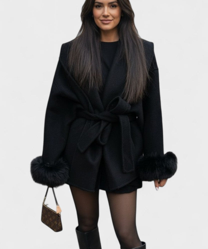 Dagmar™ | Casaco elegante com pelagem ecológica