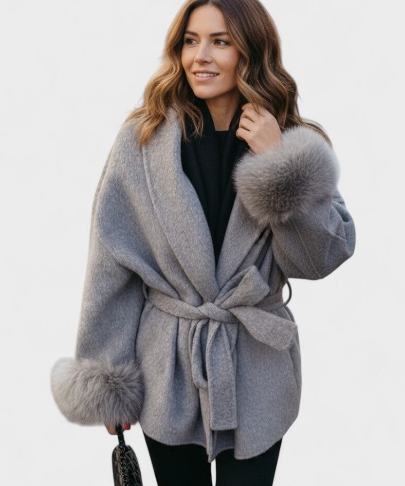 Dagmar™ | Casaco elegante com pelagem ecológica