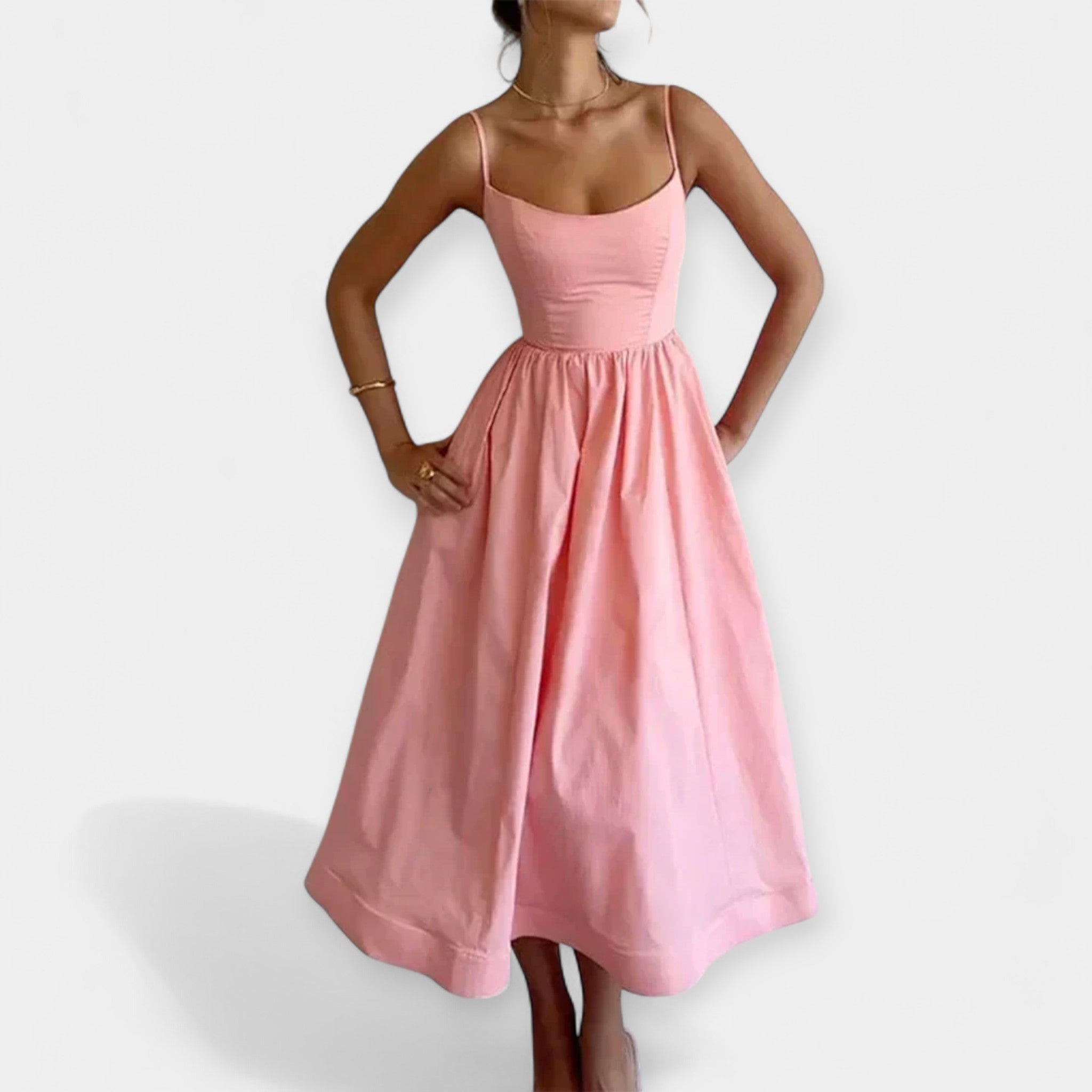 Vestido Mini com Decote Redondo e Alças