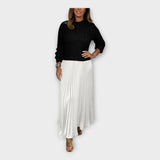 Vestido Elegante com Design Plissado e Estética Intemporal