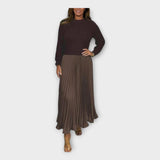 Vestido Elegante com Design Plissado e Estética Intemporal