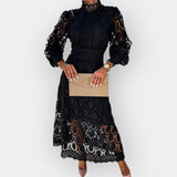 Vestido Romântico com Detalhes de Renda