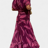 Catarina - Vestido Elegante com Detalhes em Renda