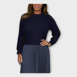 Vestido Elegante com Design Plissado e Estética Intemporal