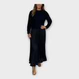 Vestido Elegante com Design Plissado e Estética Intemporal