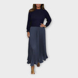 Vestido Elegante com Design Plissado e Estética Intemporal